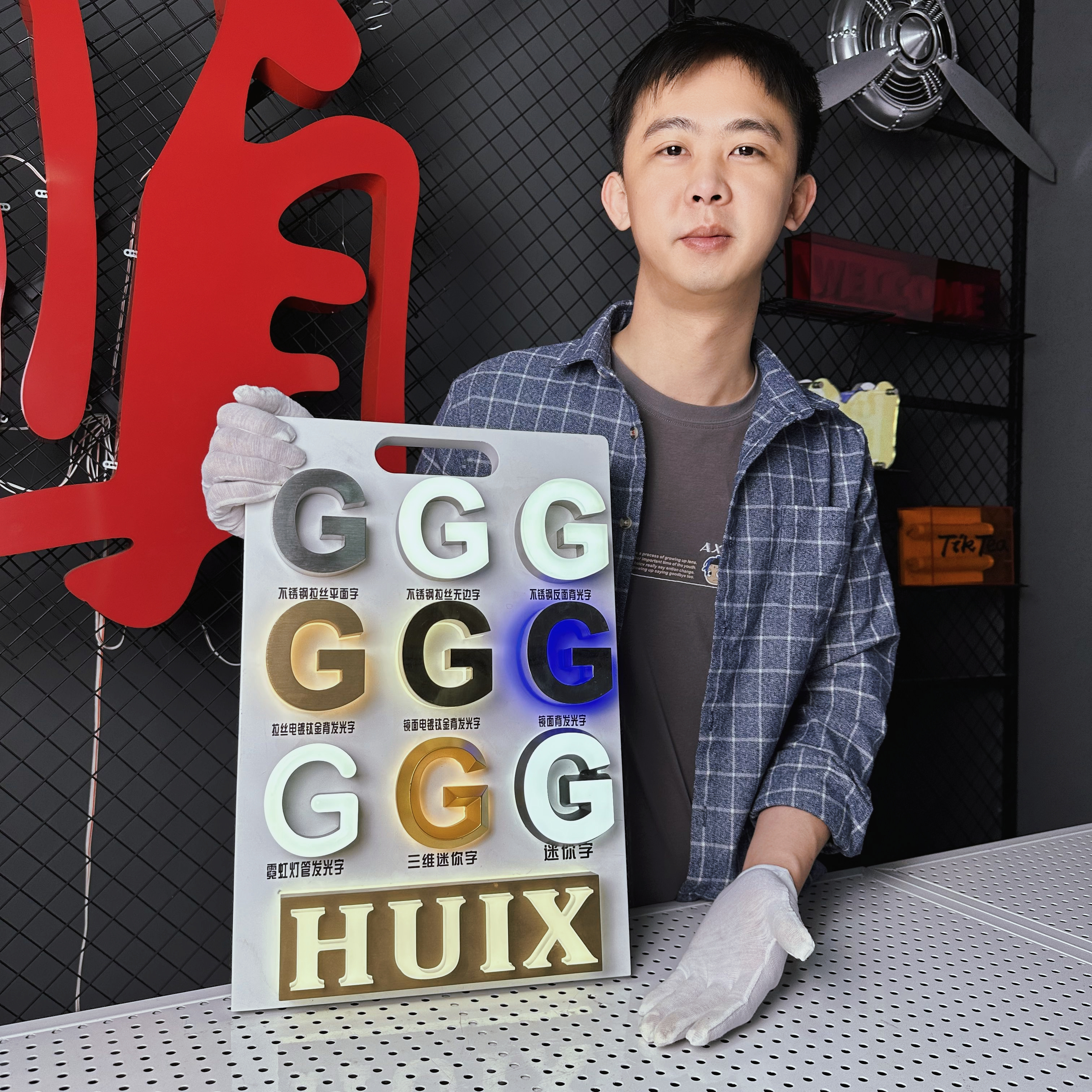 Outdoor dimensional landmark sign